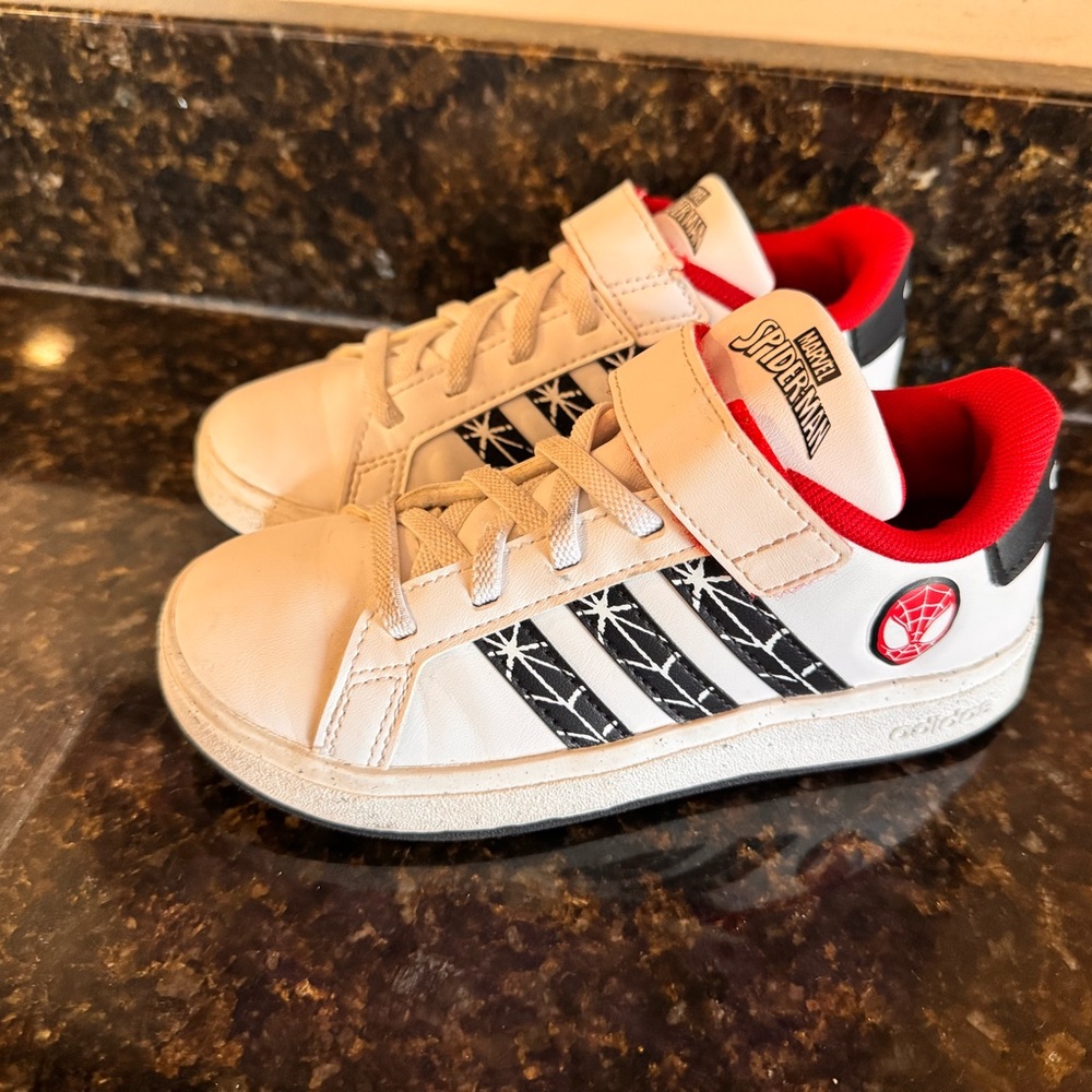 MARVEL'S SPIDER-MAN GRAND COURT SHOES KIDS size 12
